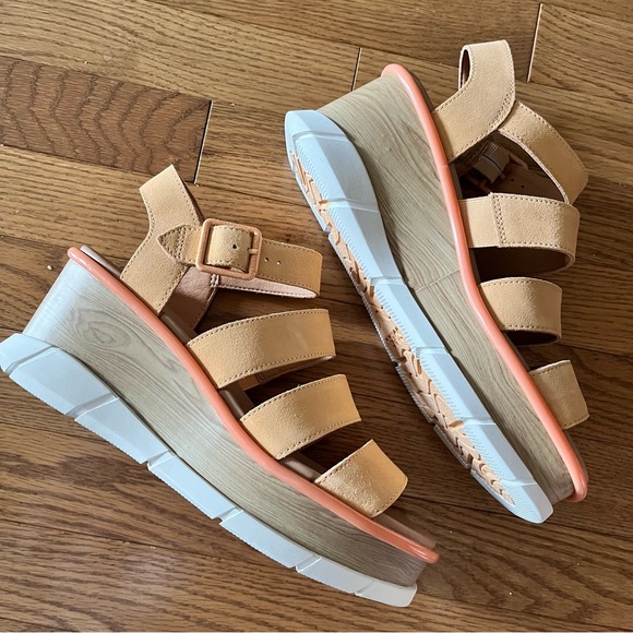 Sorel platform sandal, size 9.5 - Picture 7 of 7